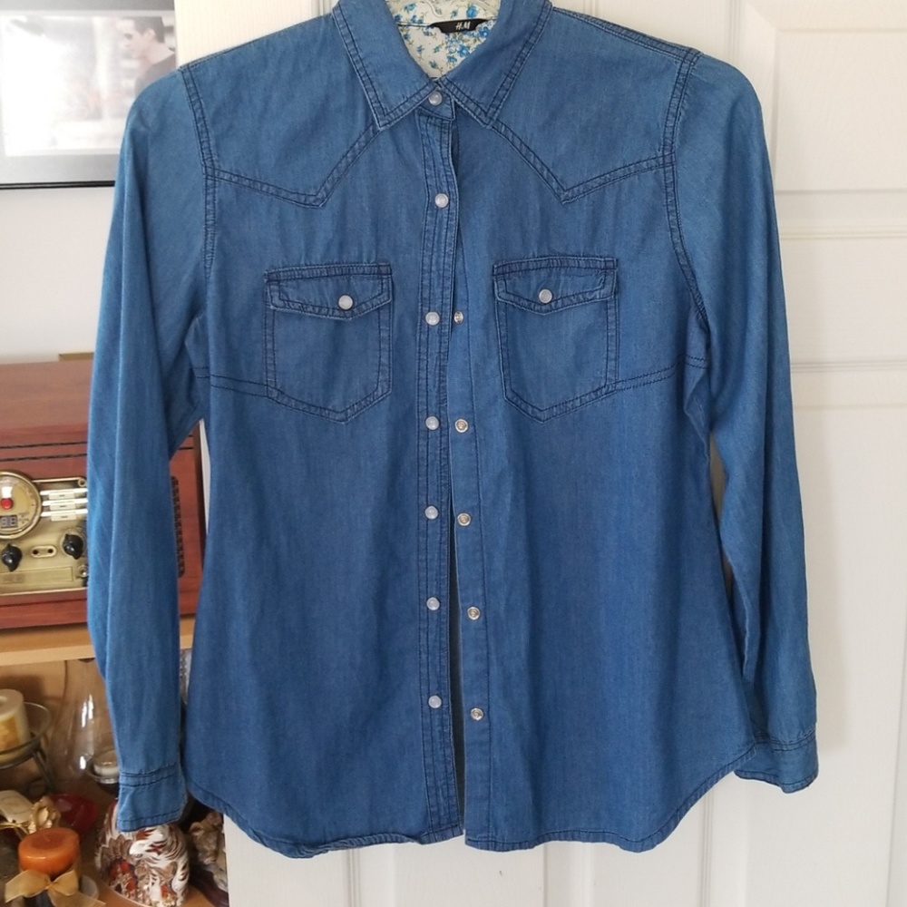 Cute lightweight denim H&M shirt
